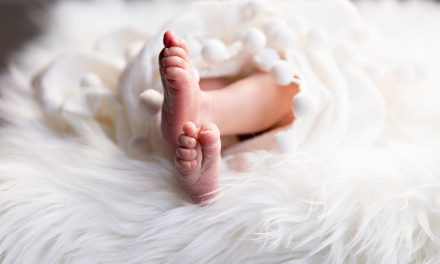 Os bebés devem dormir com os pais durante os seus primeiros meses de vida?