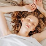 Paralisia do sono: sonhar que não consegue abrir os olhos